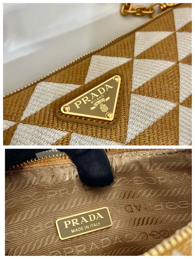 Pra*a triangle pouch